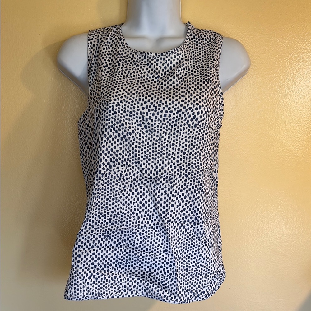 Black and White Fitted Tank Top with Rounded Neckline